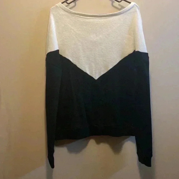 Sweater - Picture 5 of 5